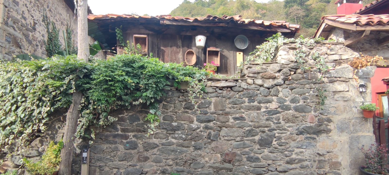 Paseo de los hórreos de Casomera